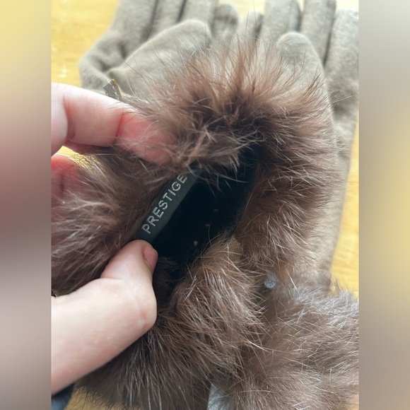 Brown Rabbit Fur-Trimmed Gloves - Picture 5 of 10